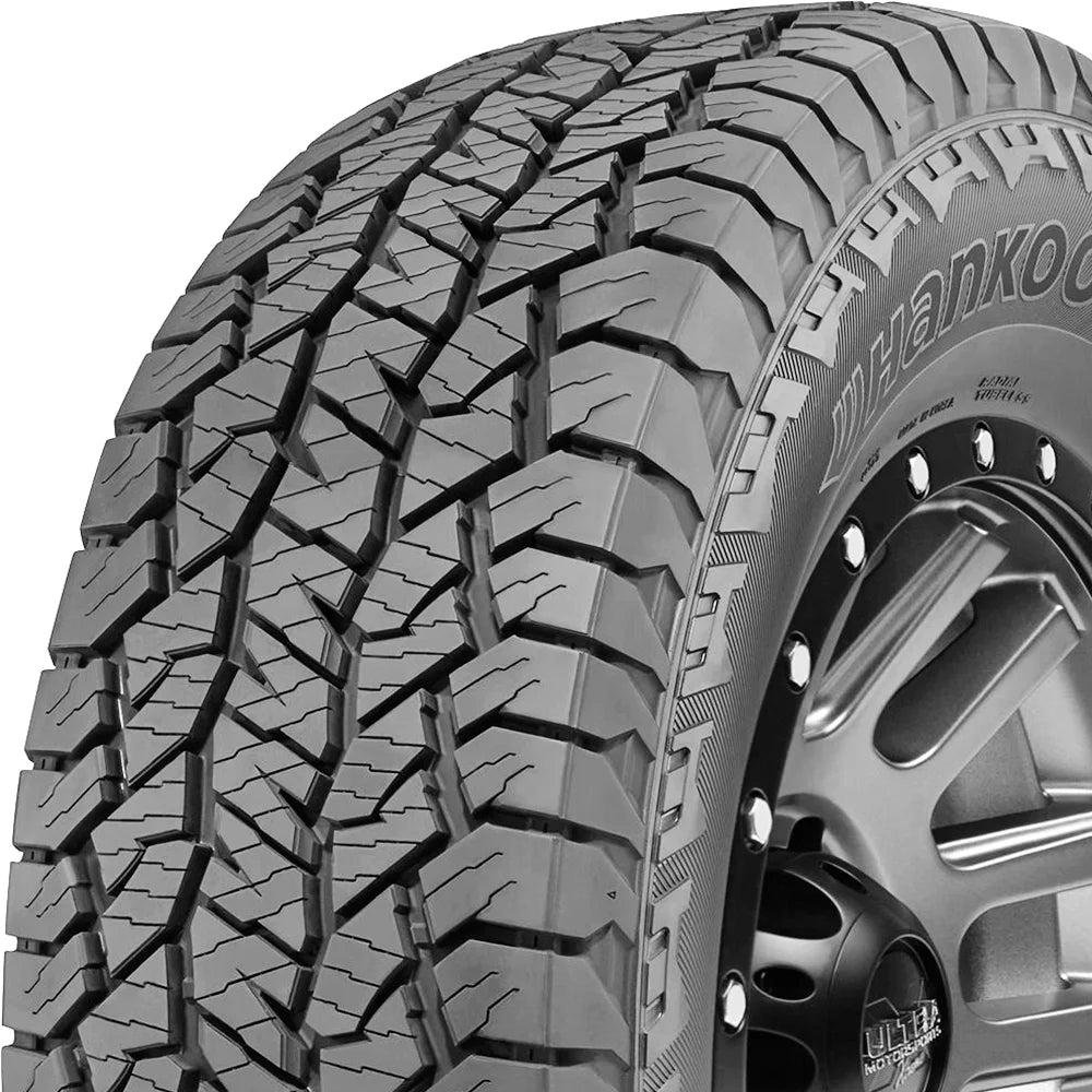 255/70R18 113T Tire Z470125